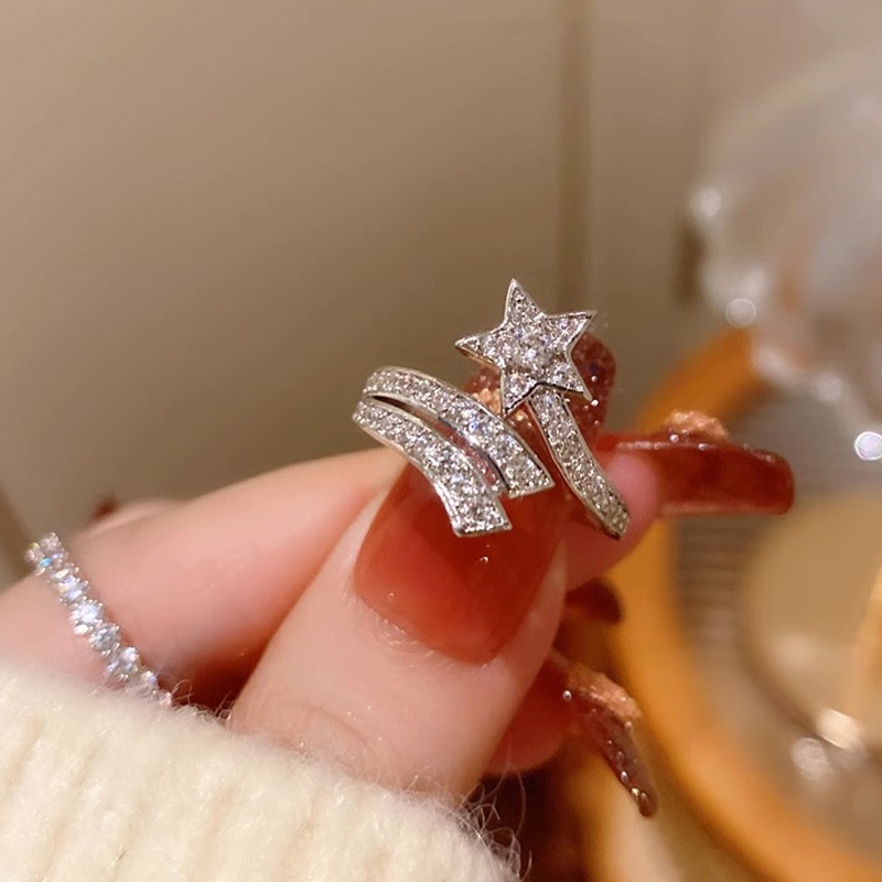 This light luxury and high-end full-diamond zircon star opening ring is worn by a woman in layers, exuding a sweet and cool temperament and a unique texture. It's a trendy index finger ring Specification drawing