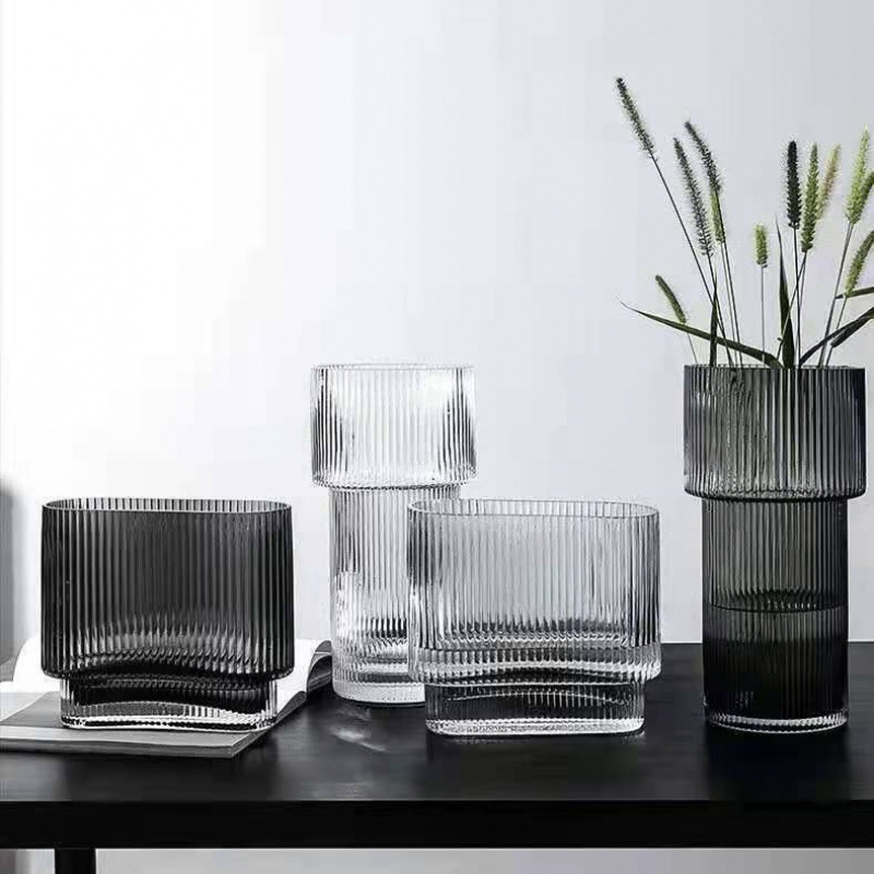 Wholesale of Nordic creative, simple and transparent glass vases, hydroponic flower arrangements, short and wide-mouthed living room decorative items full figure