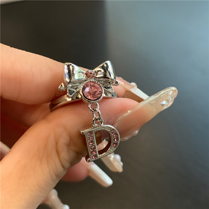A niche design of a pink zircon open-top ring for women on Instagram, with a cold and elegant style, light luxury, trendy and high-end feel Application Scenario