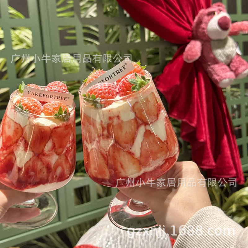 2025 Cream Strawberry Cake Cup, low-footed glass dessert, internet-famous cup, cherry high-footed cup, the same style as Xiaohongshu details Picture
