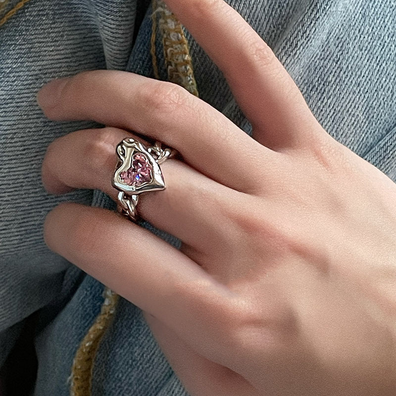 A large heart-shaped pink diamond zircon, a niche design, trendy and individualistic ring, a high-end and stylish open-top ring for women on Instagram full figure