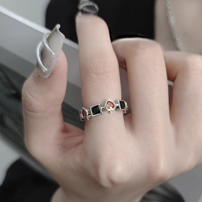 The black and red zircon design is unique and distinctive, with a light luxury, cool and high-end feel. It is a women's ring with an open decoration full figure