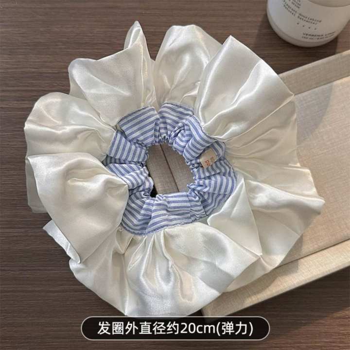 Spring and summer high-end lace large hair band, Korean-style oversized cream ballet-style hair tie, hair tie and bun hair accessory Application Scenario