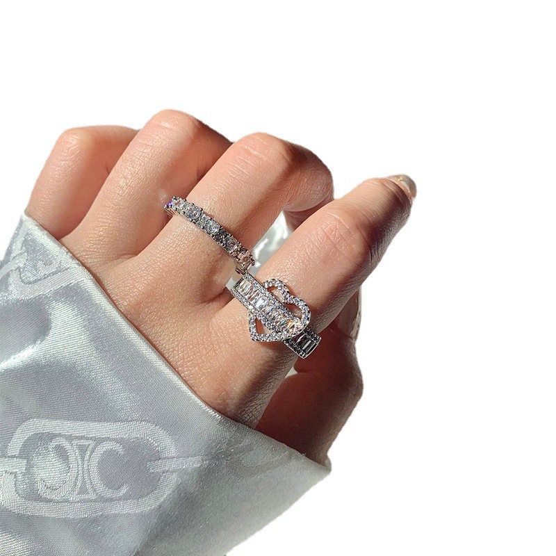 This is a niche design ring with a heart full of diamonds and a super shiny opening. It exudes a light luxury and a sense of sophistication, with a cold and fashionable style and a unique personality Item Picture