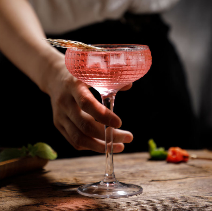 The new European-style crystal line embossed Martini Margarita checkered cocktail glass is a Internet celebrity Specification drawing