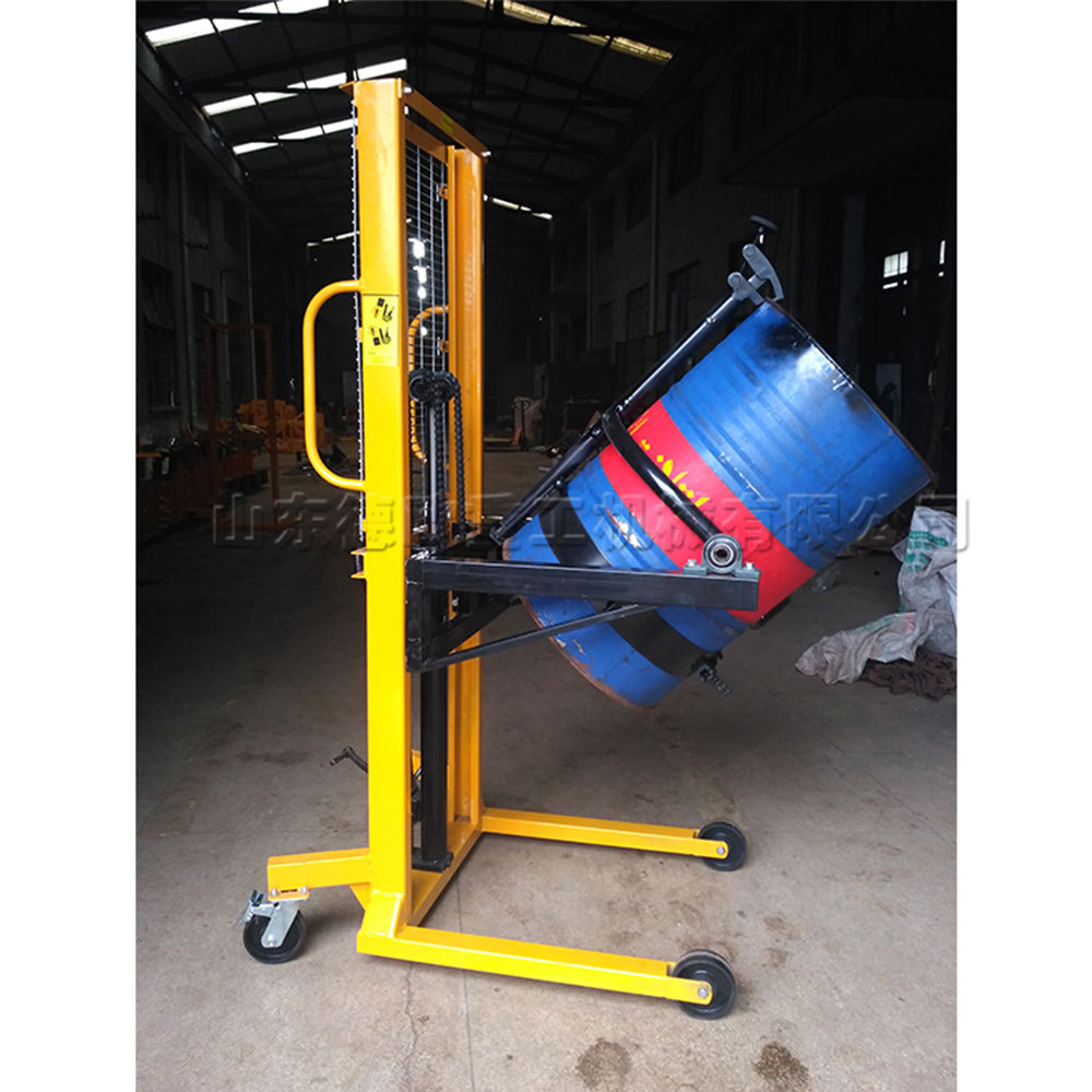 Small steel oil drum transporter, iron drum and plastic drum loading equipment, wharf and warehouse hydraulic oil transport vehicle full figure
