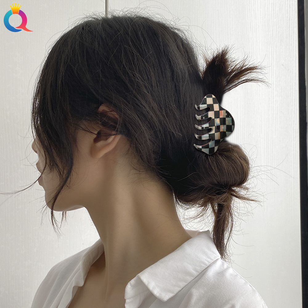 Qiyue Korean-style acetate hair clips, fashionable and retro checkerboard pattern, back head updo hair clips, and colorful shark clip headwear Specification drawing