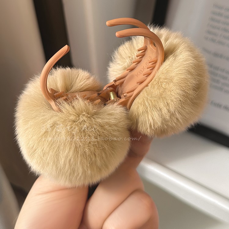 Cute furry hairpin, spring and summer style, high-end, medium-sized, semi-tied, small volume, furry shark clip hair accessory Specification drawing