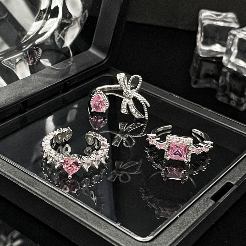 Sweet and cool light luxury bow pink diamond heart-shaped opening ring, a cold and elegant feminine style, high-end and niche style, index finger ring trend Application Scenario