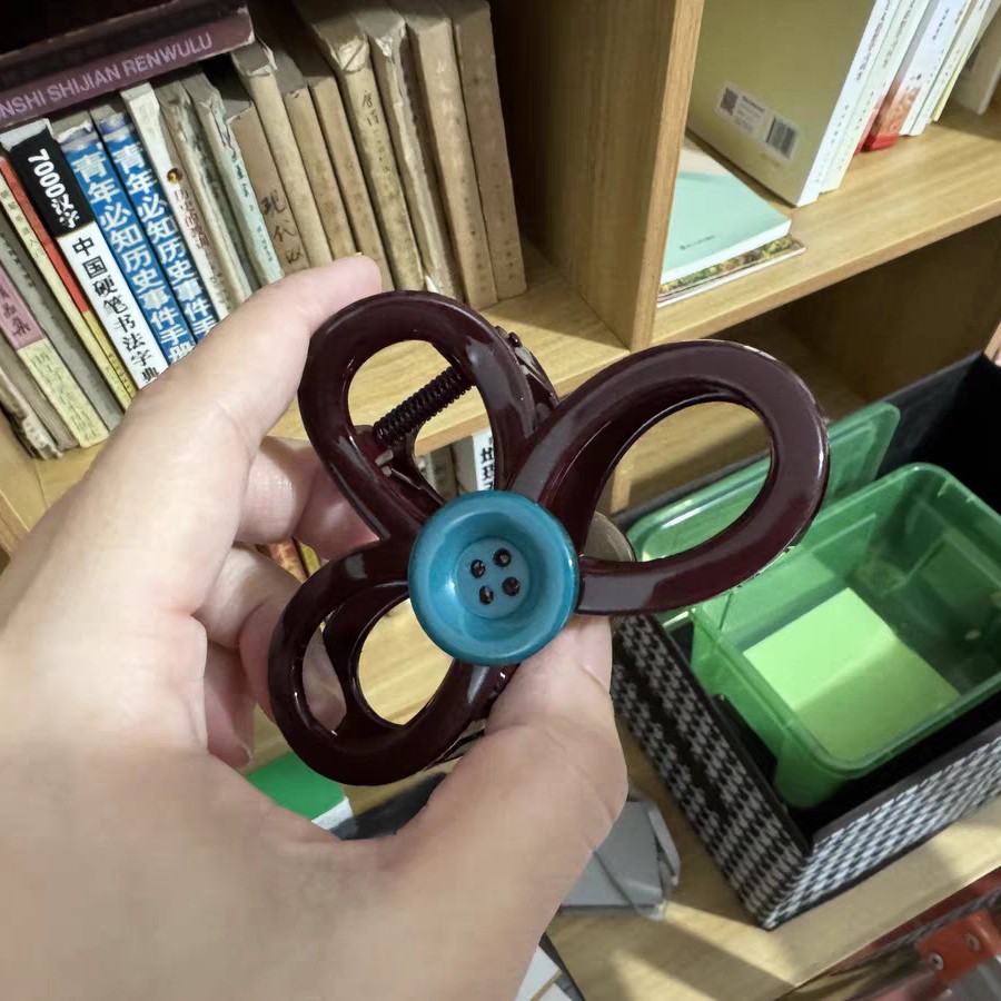 Ankela red retro bow button hair clip, a medium-sized semi-tied hair clip for Japanese and Korean girls with a small amount of hair Specification drawing