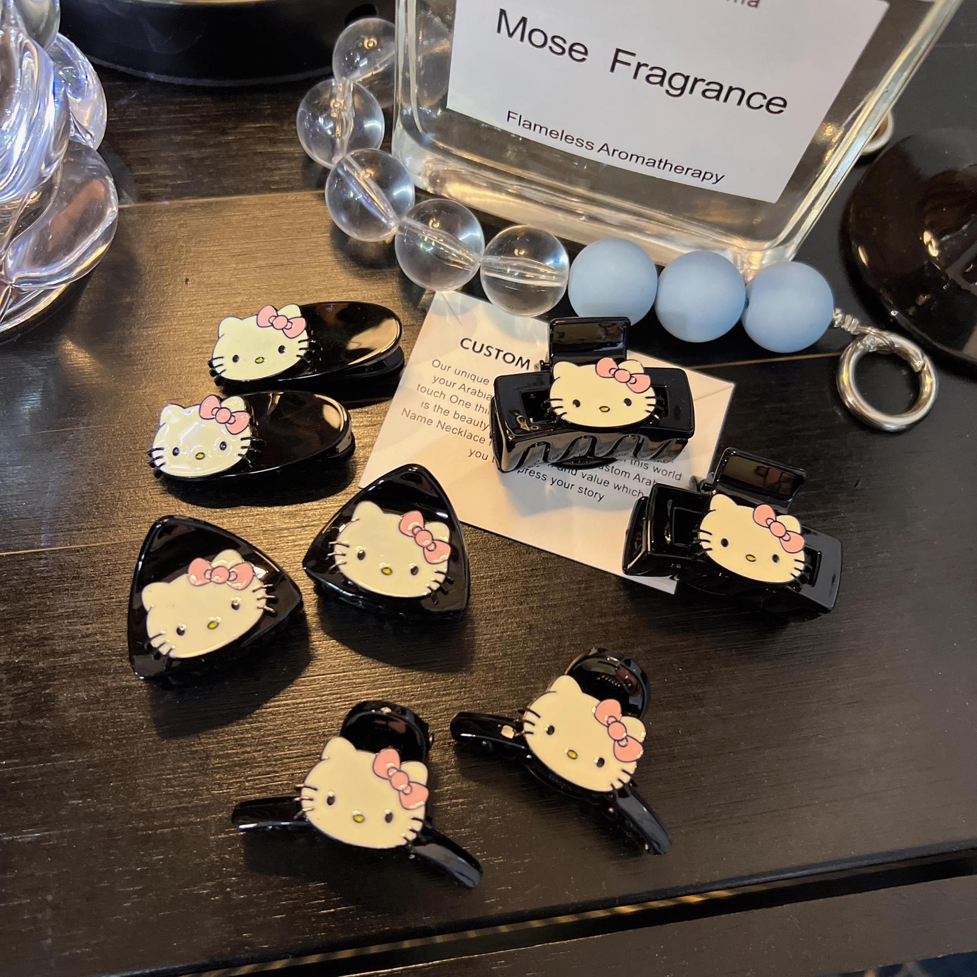 Korean kt cat hair clips, ins high-end style, fringe seaside clips, cute small scratch clips, women's high-end style, mini shark clips Application Scenario
