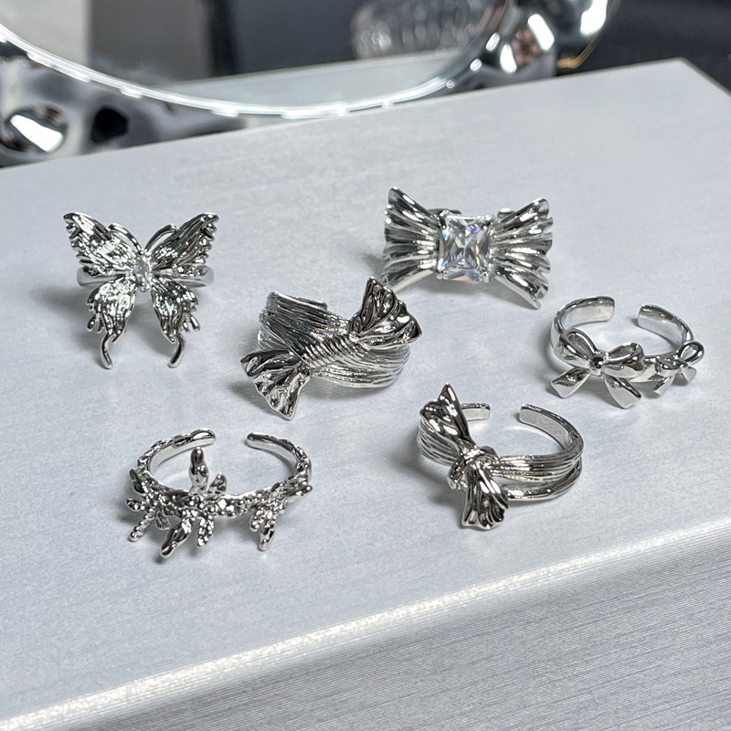Minimalist plain circle bow open ring, women's unique pleated design sense, fashionable index finger ring, cold trend full figure
