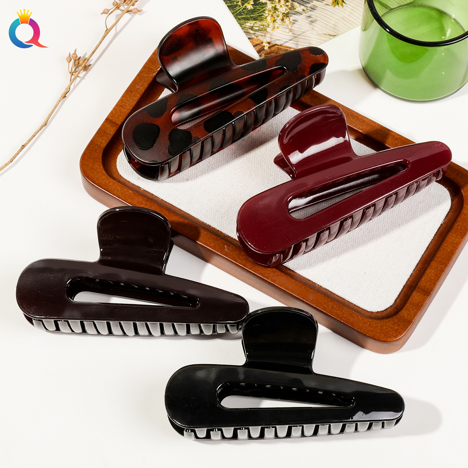 Wholesale of Qiyue European and American hollowed-out teardrop hair clips, large classic grab clips for women, versatile and simple shark clip hair accessories full figure