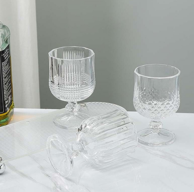 Diamond-embossed glass, crystal low-footed whisky glass, yogurt dessert fruit glass, thickened foreign wine glass, spirits glass details Picture