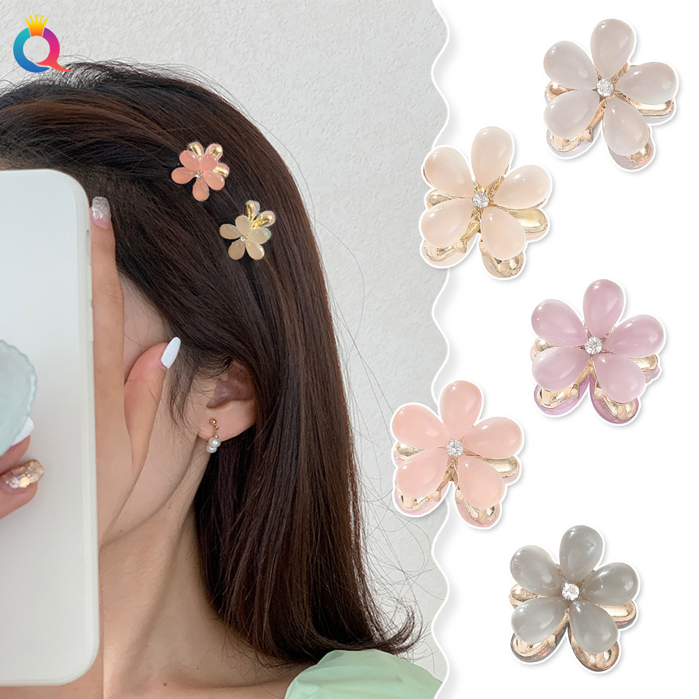 Wholesale of Qiyue Xiaoxiangfeng metal small scratch clips, cat's eye stone flower hair clips, bangs clips, side hair clips, and hair accessories details Picture