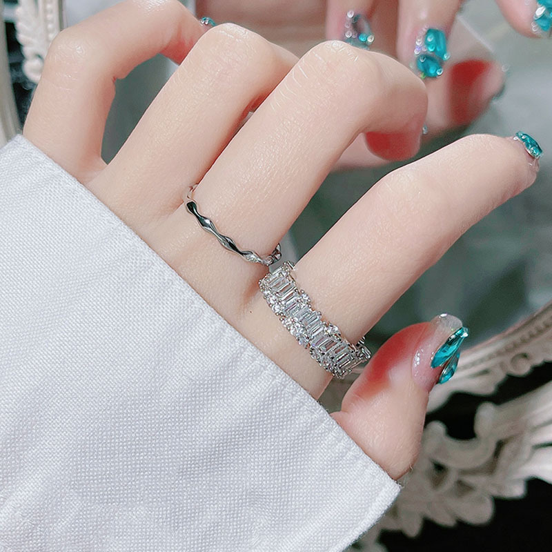 A light luxury and niche design, zircon full diamond open ring, exuding a sense of high-end elegance for women, and a minimalist and cool style on Instagram details Picture