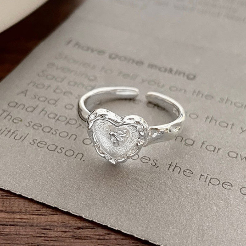 Textured lava heart ring, an irregular heart-shaped, niche design for women, in an Instagram style, with a cold and individualistic vibe, is a popular ring on the Internet Specification drawing