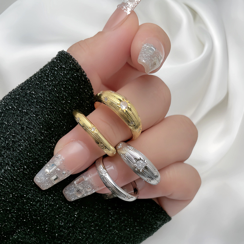 A mid-style Italian brushed high-end texture retro open-top ring with a niche design and a light luxury star couple ring details Picture