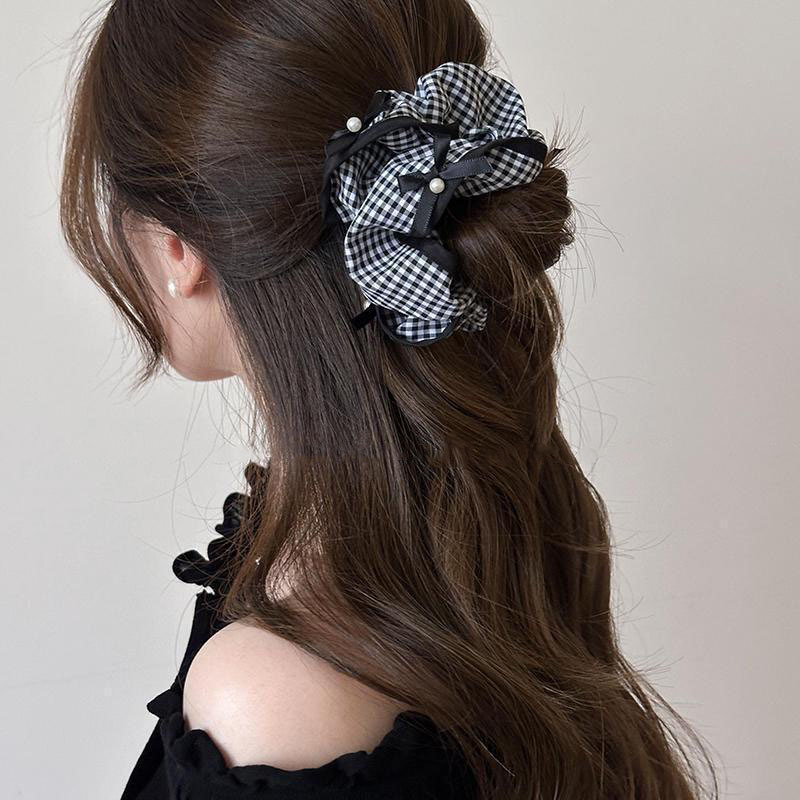 French black checkered pearl bow, large intestine hair band, high-end Korean style for women, ponytail hair tie, hair accessory Application Scenario