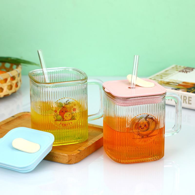 Wholesale of InS-style square glass cups with handles, household water cups with straws, milk cups, coffee cups, and transparent cups Application Scenario