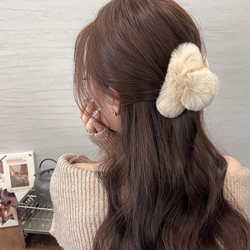 Small rabbit hair clip for women's spring and summer, small half hair clip for the back of the head, small, high-end and exquisite shark clip full figure