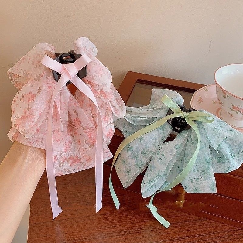 Retro floral bow clip women's new high-end semi-tied hair clip at the back of the head, shark clip hair accessory Application Scenario