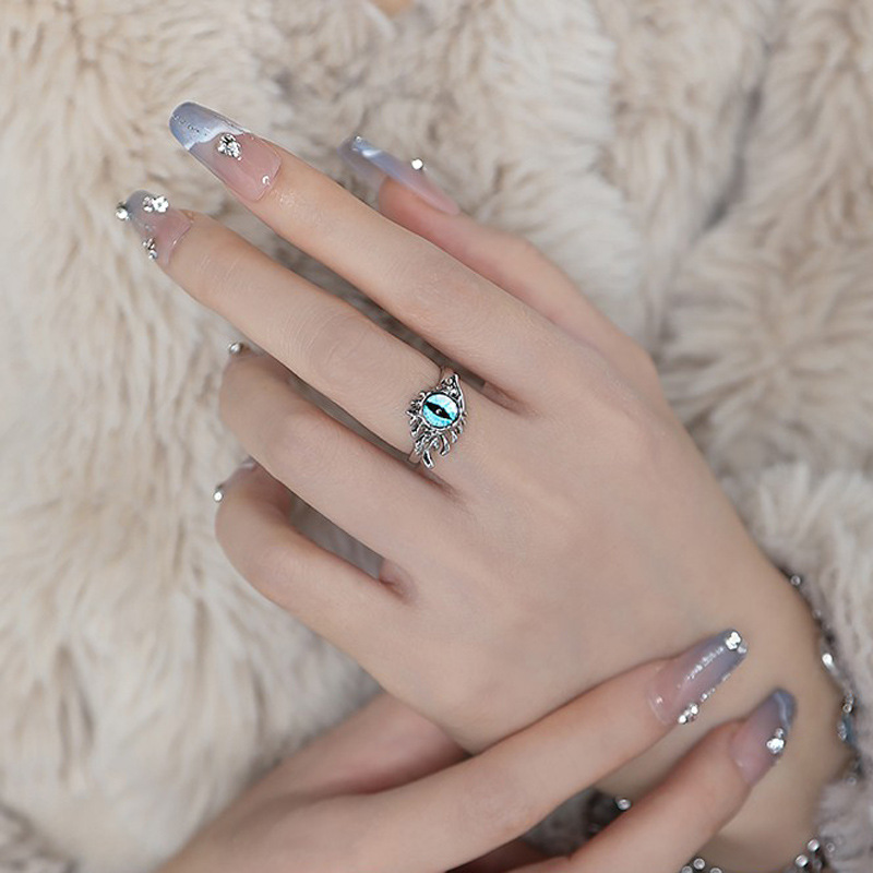 The Devil's Eye Open Ring, a niche design for women's cat's eye, exudes a sense of sophistication. It's an Instendors-style, exquisite and fashionable index finger ring trend Specification drawing