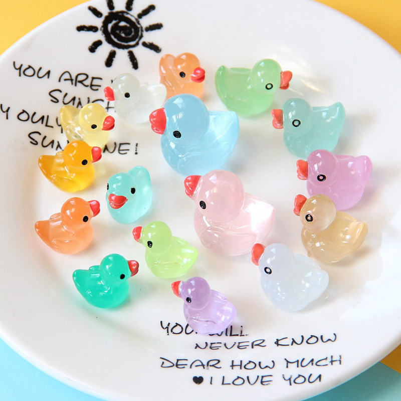 Three-dimensional luminous large duck figurines, cute cartoon DIY resin accessories, wholesale of night market stall decorations Specification drawing