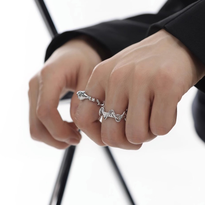 A niche design sense wavy plain ring open ring, a women's line winding open ring, a simple and elegant personalized ring details Picture