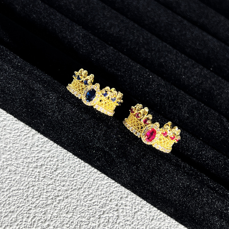 The antique style hollowed-out lace crown ring of the colored gemstone series is a retro, light luxury, high-end texture, versatile and niche ring details Picture