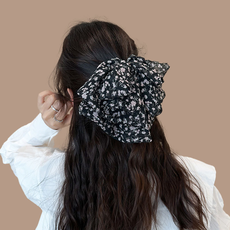 Elegant small floral bow clip, shark clip, high-end retro hair clip, female hairpin that shows hair volume at the back of the head full figure