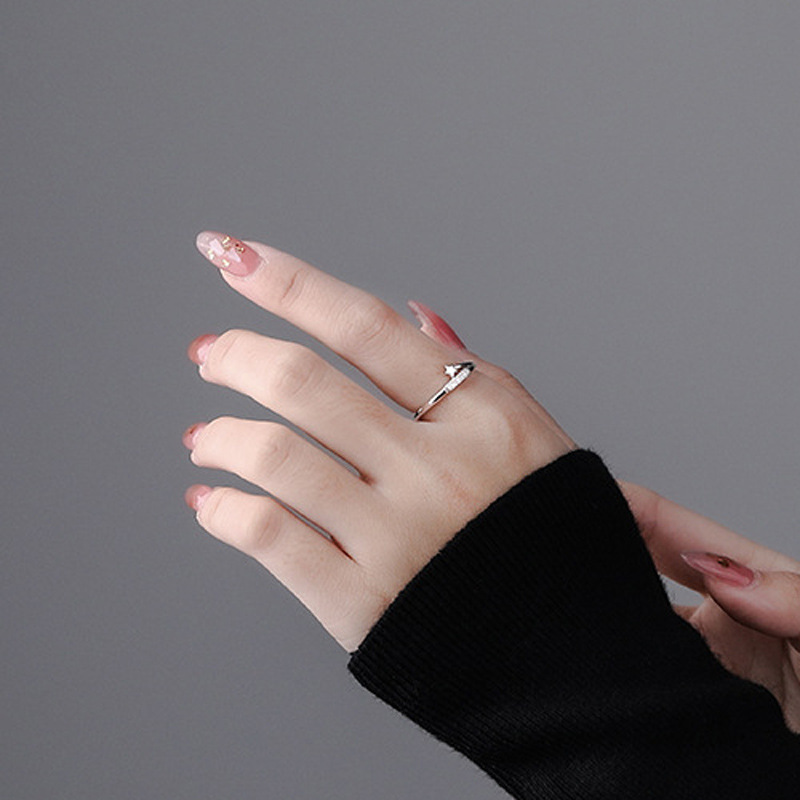 A simple and fresh star-opening ring for a Korean female best friend, cold and charming. A star-set zircon adjustable food ring Specification drawing