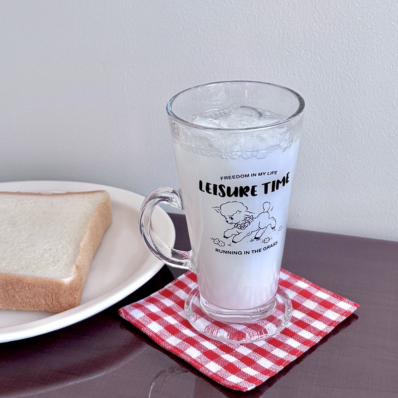 Popular cartoon glass cups, coffee cups with handles, cups with a girlish heart, lattes, cold brew cups and milk cups Application Scenario