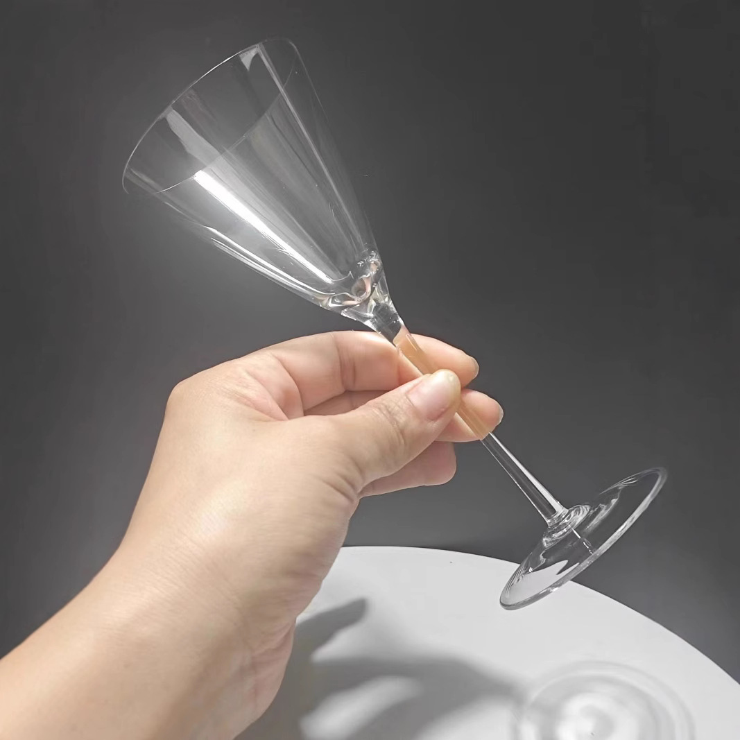 V-shaped tall glass, Nordic champagne glass, new sparkling tall glass, simple Martini cocktail glass, red wine glass Item Picture