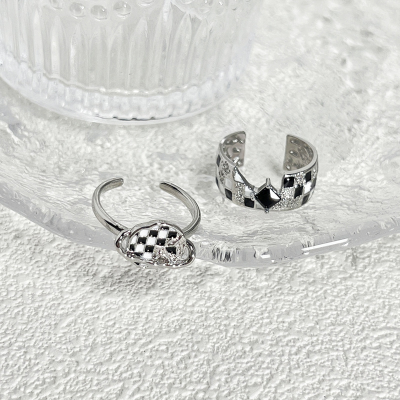Sweet and cool personality, irregular planet checkerboard pattern, fashionable open ring, female androgynous style, hip-hop, niche, light luxury ring details Picture