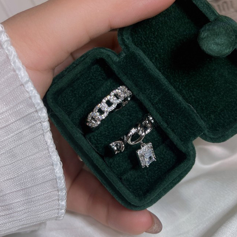 A new trend of light luxury, fashionable and individual open-top rings for women on Instagram, with a cold style, niche design and a sense of high-end sophistication Specification drawing
