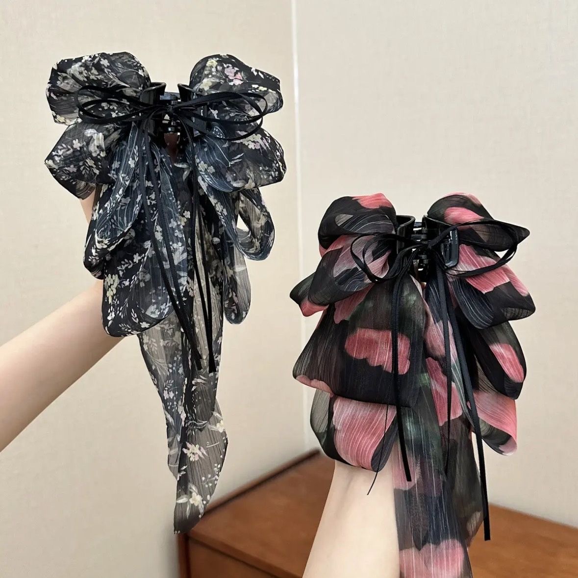 French floral bow ribbon high ponytail half-tied hair clip for women, exuding a sense of sophistication and increasing hair volume. Shark clip at the back of the head full figure