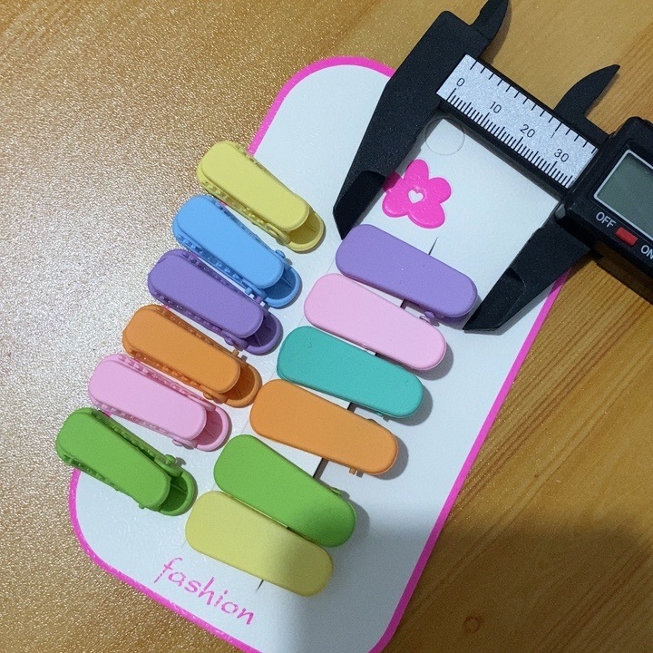Macaron-colored hair clips, children's hair accessories, headwear clips, DIY hair clips, Korean style ins hair clips, broken bangs, duckbill clips Application Scenario
