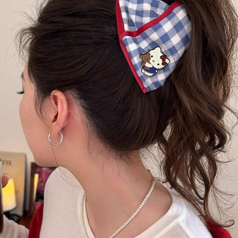 hellokitty hairpin red and blue checkered scratch-off clip for women, cute cartoon kt cat hairpin shark clip Application Scenario