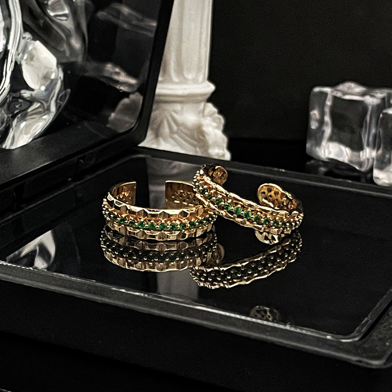 French retro emerald-like zircon ring with wavy pleats for women, a court style adjustable index finger ring Application Scenario