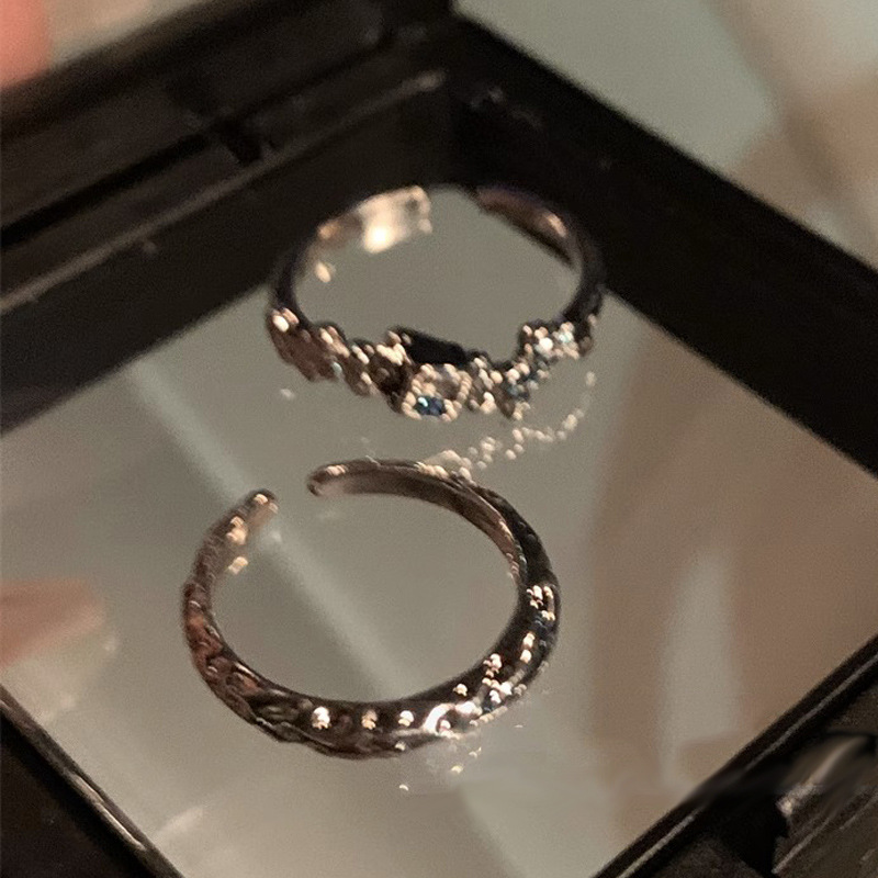 Irregular and cold textured ring, a niche design for women on Instagram, exudes a sense of sophistication and individuality. Stacked ring, a trend in 2023 Application Scenario