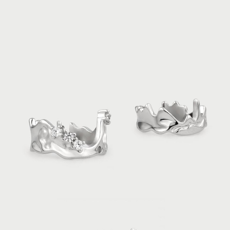 An irregular crown ring with a niche design sense for women on Instagram, featuring a cold, individualistic, fashionable, simple and creative food ring trend details Picture