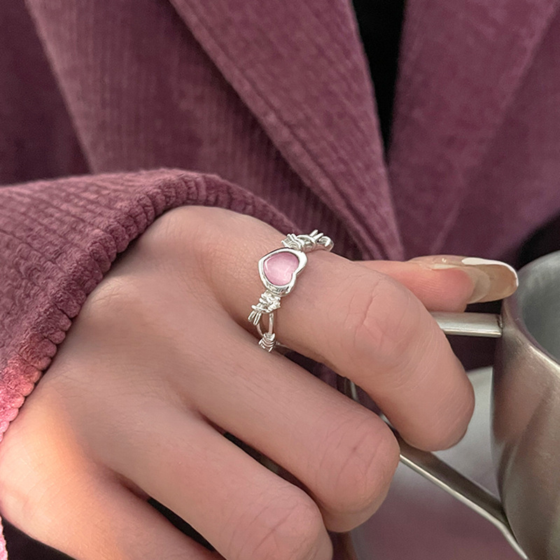 Thornbush pink heart-shaped ring for women, a sweet and cool style, fashionable and trendy, spicy girl open-mouth ring, 2023 new style Application Scenario