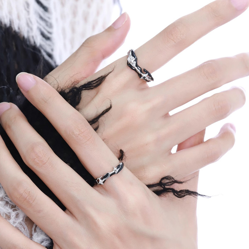 Retro and unique dark style irregular pleated star-opening ring for women, a high-end and niche couple ring details Picture