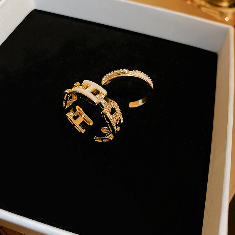 A trendy, individualistic, light luxury and high-end drip-glazed open ring with a cold and unique style on Instagram Application Scenario