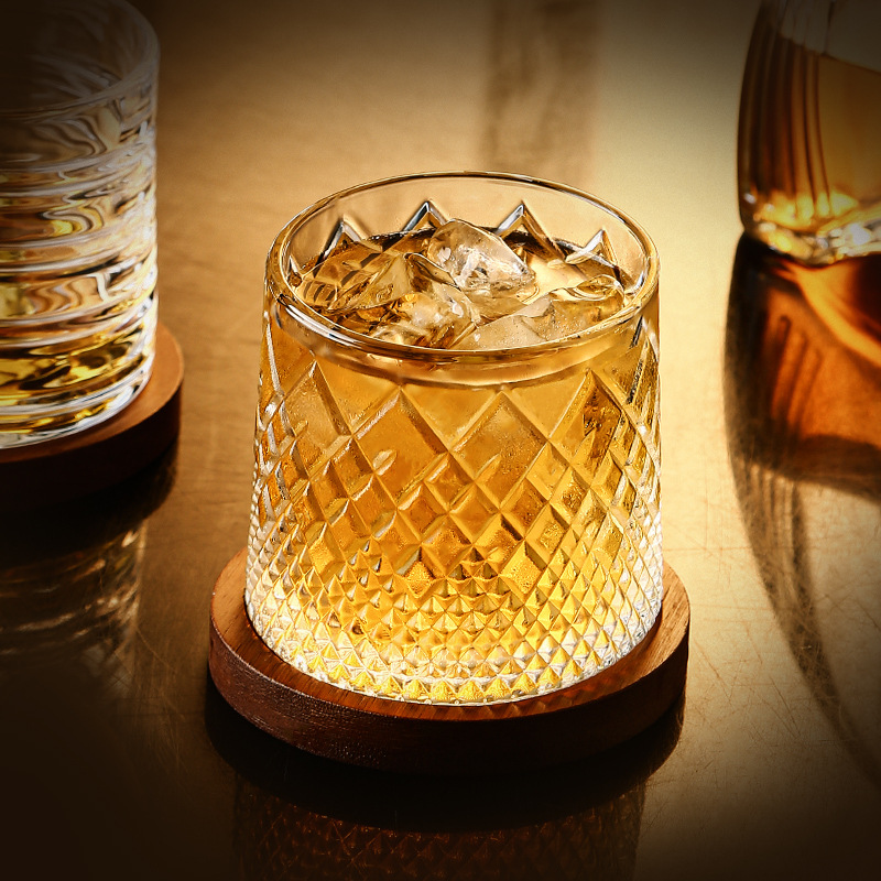 Wholesale of cross-border whisky wine glasses, rotating cups, unbreakable dolls, high-end glass cups, creative rotating and stress-relieving foreign wine glasses Application Scenario