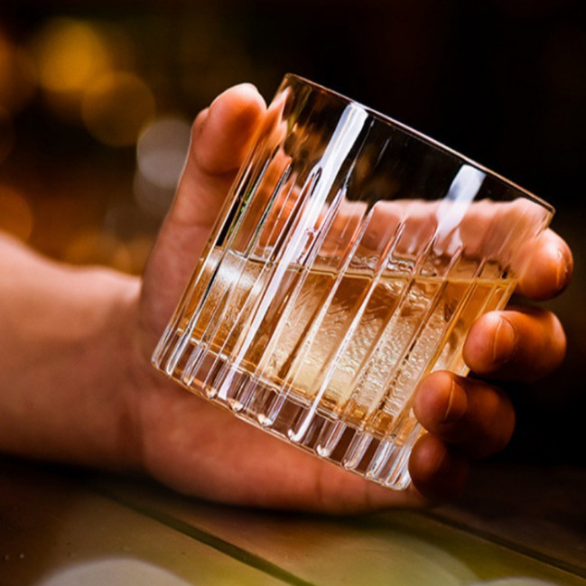 Vertical striped whisky glass, foreign wine glass, crystal glass, creative Ins-style beer glass, home European-style bar Specification drawing