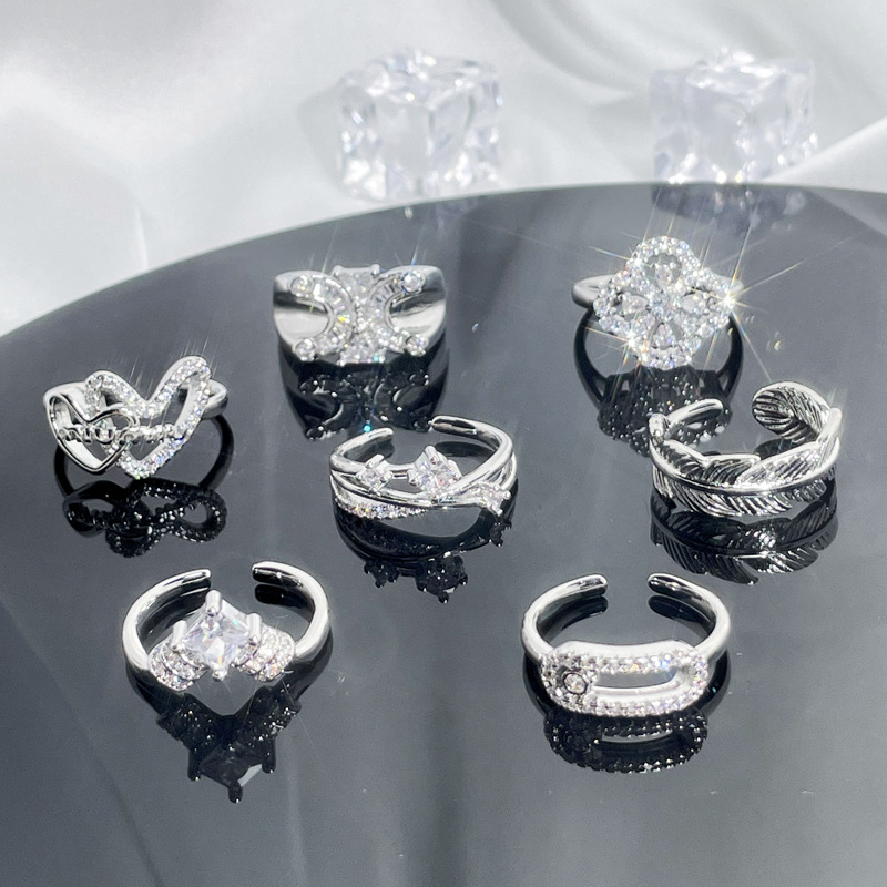 This irregular heart-shaped diamond index finger ring exudes a sense of luxury and sophistication for women. It features an ins style and is fashionable and versatile full figure