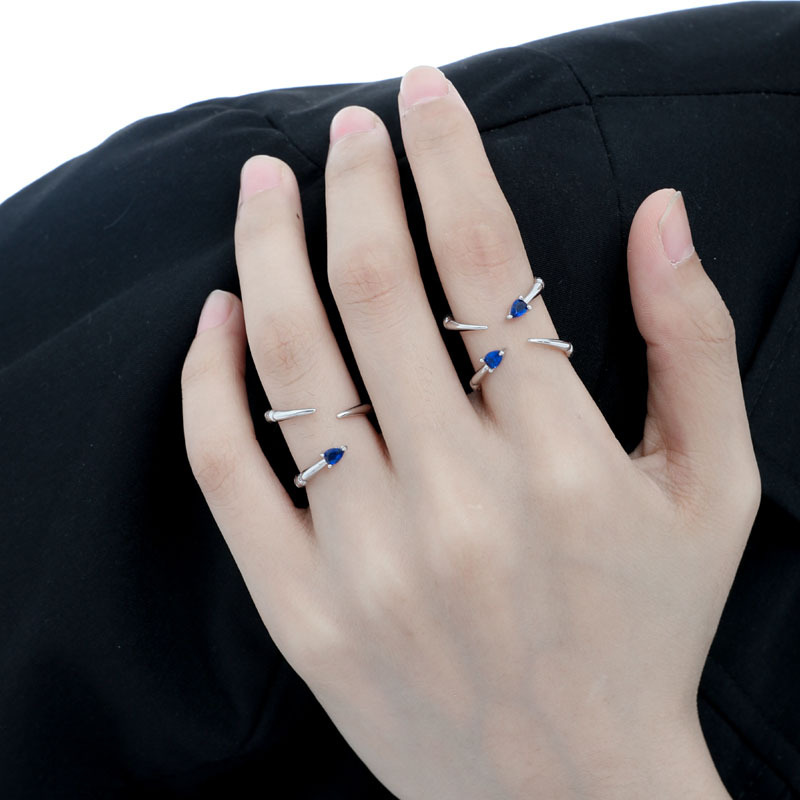 The Ravenclaw Eagle House ring features a niche design of a blue zircon index finger opening ring with a cold and unique style, exuding a touch of light luxury Application Scenario