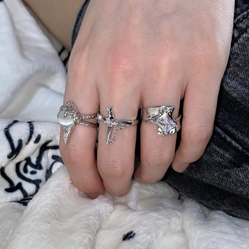 Cross-star chain zircon open ring for women, irregular texture, niche design sense, fashionable and spicy girl personality ring Application Scenario